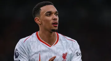 ترينت ألكسندر أرنولد يودع ليفربول رسميًا بعد عقدين من العطاء