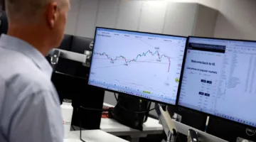 «نقطة تحوّل» «موجة توجه» فوتسي 100 يتجاوز 9 آلاف نقطة بسبب المفاوضات التجارية