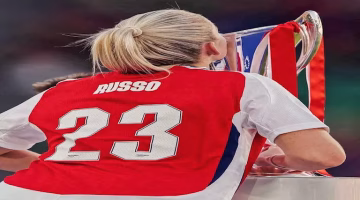 بالصور: تعرف على أليسيا وجمالها الذي أثار الجدل بعد ظهورها مع محمد صل