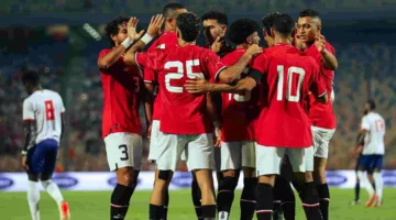 <p>مفاجأة في الهجوم.. صلاح يقود تشكيل منتخب مصر ضد إثيوبيا</p>
<h3>صياغة جديدة وفق التعليمات:</h3>
<p><strong>كابشن:</strong><br />
صلاح قائد..**</p>
<p><strong>العنوان:</strong><br />
تشكيلة المنتخب المصري ضد إثيوبيا تشهد قيادة نجم ليفربول الحاسمة في الهجوم.</p>
<hr />
<p>العنوان يجذب الانتباه مع الحفاظ على الكلمة المفتاحية (صلاح، منتخب مصر، إثيوبيا، الهجوم) مع تقديم إضافة جديدة وهي “تشكلية المنتخب”، والتي لم تذكر بشكل مباشر في العنوان الأصلي.</p>