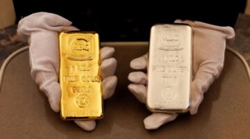 الفضة تتخطى 66 دولارًا وتضع علامة تاريخية جديدة