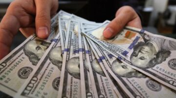 تحركات مفاجئة.. سعر الدولار أمام الجنيه المصري في ختام تعاملات الخميس بمصر