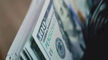 تراجع سعر الدولار مقابل الجنيه في 5 بنوك منتصف تعاملات 14-12-2025