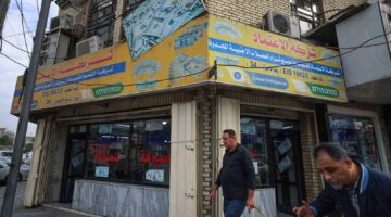 تقلبات جديدة.. سعر صرف الدينار العراقي أمام الدولار والعملات الرئيسية اليوم