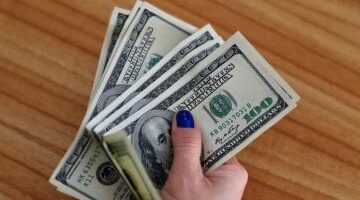 سعر الدولار الاثنين 15 ديسمبر 2025 في البنوك المصرية يتراجع ويستقر