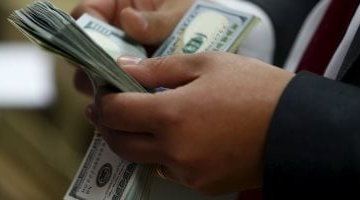 سعر الصرف اليوم.. استقرار ملحوظ في قيمة الدولار داخل البنك المركزي المصري