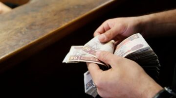 سعر الصرف في مصر.. تحركات جديدة للدولار قبل قرار البنك المركزي المرتقب