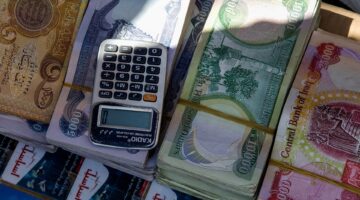 قفزة جديدة.. سعر صرف الدينار العراقي مقابل الدولار يسجل مستويات غير مسبوقة بنهاية الأسبوع