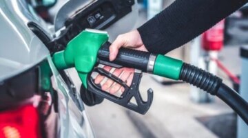 تحديثات الأسعار.. تكلفة لتر البنزين والسولار في محطات الوقود اليوم الخميس بمنطقة القاهرة