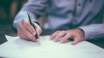 تقسيمات جديدة.. توزيع مناطق النزهة ومدينة نصر في قانون الإيجار القديم وفق التعديلات مخرجاتك (إجباري): عنوان واحد فقط بدون شرح بدون علامات تنصيص صياغة بشرية 100% مختصر — واضح — مفيد — جذاب العنوان الأصلي: اخبارك نت | تعرف على تقسيم مناطق النزهة ومدينة نصر وفق قانون الإيجار القديم