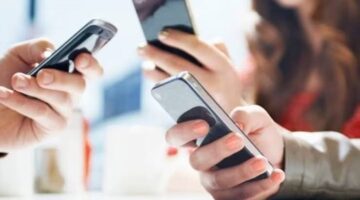 خبيرة نفسية تحذر.. الهاتف والمقارنات المستمرة تضاعف الخلافات الزوجية وتهدد استقرار الأسرة