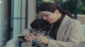 أحداث مثيرة في مسلسل اللون الأزرق.. هل ترزق آمنة بطفل وتتغير حياتها مع أدهم؟