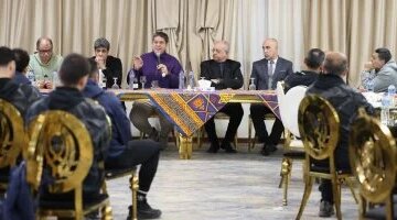 أشرف نصار يجتمع بلاعبي البنك الأهلي خلال مأدبة الإفطار الجماعي للفريق المصرى