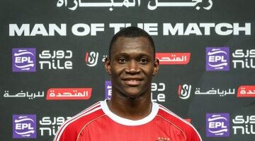 احتفال خاص يجمع حسين الشحات مع ديانج بعد حصد جائزة رجل المباراة