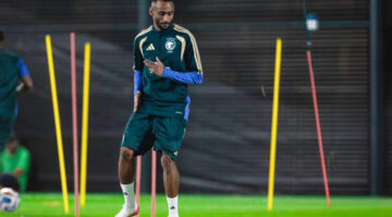 المدرب رينارد يقرر استبعاد هوساوي ويستدعي الحربي لقائمة المنتخب السعودي الجديده