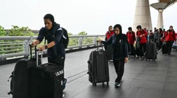 بعثة منتخب إيران للسيدات تشد الرحال إلى عمان لخوض مواجهة مرتقبة