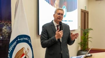 بقرار من وزارة البترول.. تطبيق العمل عن بعد يومين أسبوعياً لترشيد استهلاك الطاقة