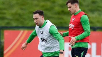 تحدي جديد ينتظر هالجريمسون مع منتخب أيرلندا بعد تجديد عقده حتى عام 2028