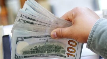 تحرك جديد في سعر صرف الدولار داخل 9 بنوك مصرية بختام التعاملات