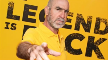 تحول مفاجئ في مسيرة أسطورة مانشستر يونايتد من كرة القدم إلى الموسيقى الفلسفية