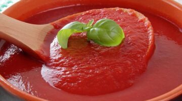 تذبذب أسعار الطماطم يدفع المواطنين نحو شراء الصلصة الجاهزة في المجمعات الاستهلاكية