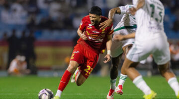 تطورات مقلقة حول إصابة اللاعب الأحمد بعد تشخيص إصابته بقطع في الرباط الصليبي