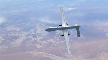 تطورات ميدانية متسارعة بعد استهداف خزانات وقود بميناء صلالة وإطلاق صفارات الإنذار في البحرين