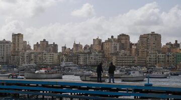 تقلبات جوية مرتقبة تشمل أمطارًا ورمالاً مثارة خلال أيام العيد وموعد استقرار المناخ