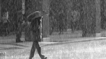 توقعات بانخفاض 4 درجات وفرص سقوط أمطار رعدية خلال ثاني أيام العيد