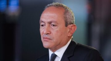 خسارة ضخمة في ثروة ناصف ساويرس تبلغ 61 مليار جنيه بفعل التوترات الإيرانية