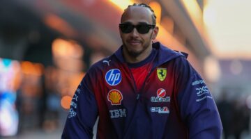 رسالة غير متوقعة من ريتشارد هاموند تُفاجئ هاميلتون قبل سباق جائزة الصين الكبرى