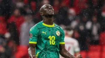 ساديو ماني يظهر في المسجد النبوي بعمل إنساني عقب إنجازه مع السنغال