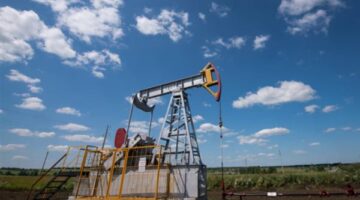 صعود سعر نفط عُمان إلى 124.68 دولار للبرميل وسط تحسن أداء السوق العالمية