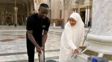 ظهور مدهش للنجم ساديو ماني وزوجته أثناء المشاركة في تنظيف الحرم المدني