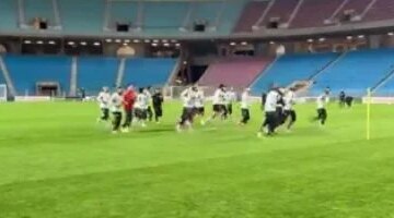 لاعبو الأهلي يختتمون تدريباتهم في ملعب حماد العقربي قبل مواجهة الترجي التونسي بطول أفريقيا