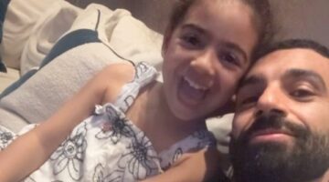 لقطات عفوية تجمع محمد صلاح مع ابنته في مقطع فيديو يثير تفاعلاً واسعاً