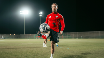 مدرب الأهلي يايسله يبدأ التحضير لمواجهة القادسية وسط تأكد غياب عبد الرحمن