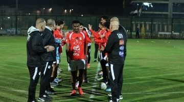 ممر شرفي من لاعبي منتخب مصر لاستقبال زملائهم الجدد بصفوف الفراعنة