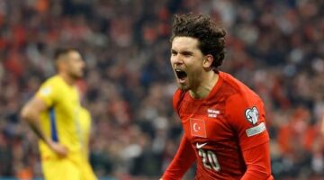 منتخب تركيا يقترب من حسم التأهل لكأس العالم بعد فوز مثير أمام رومانيا