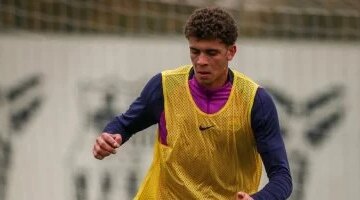 هل يظهر حمزة عبد الكريم في مونديال 2026؟ شرط حسام حسن للمشاركة