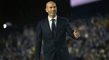 هل يقود الأسطورة زيدان منتخب فرنسا في المرحلة المقبلة بدلاً من ديشان؟