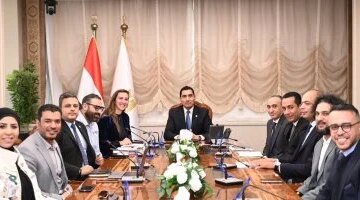 وزير الرياضة يبحث مع الاتحاد المصري للريشة الطائرة ملامح خطة الاستعداد للفترة المقبلة