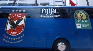 وصول حافلة الأهلي إلى ملعب حماد العقربي قبيل مواجهة الترجي التونسي المرتقبة