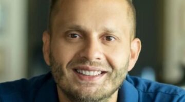 إبراهيم حمودة يعلن وفاة والد هاني كمال ويكشف تفاصيل موعد العزاء للجمهور