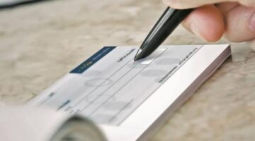 إجراءات استخراج دفتر شيكات من البنك الأهلي وما تتطلبه من شروط محددة