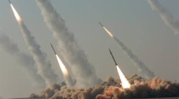 إيران تستهدف منشآت النفط الخليجية بالصواريخ والمسيرات رغم هدنة ترامب المبرمة