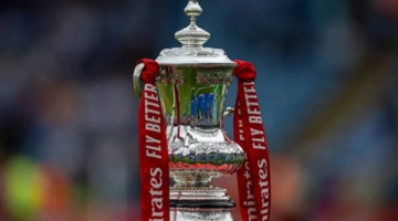 اتحاد كرة القدم الإنجليزي يكشف عن هوية طاقم حكام نهائي كأس الاتحاد