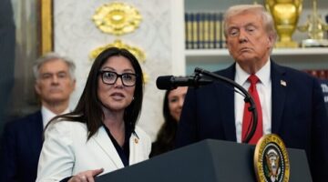 استقالة وزيرة العمل الأمريكية لوري تشافيز ديريمر على خلفية اتهامات بسلوك غير أخلاقي