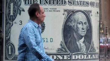 استقرار سعر الدولار في 10 بنوك مصرية بعد موجة الارتفاعات الأخيرة