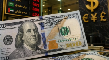 استقرار سعر الدولار في البنوك المصرية مقابل ارتفاع طفيف بالسوق الموازية اليوم